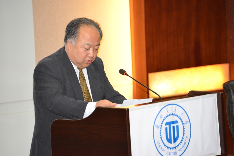 教授2014级毕业生代表顏瑜在校生代表2016级孙俊男新生代表2017级肖扬